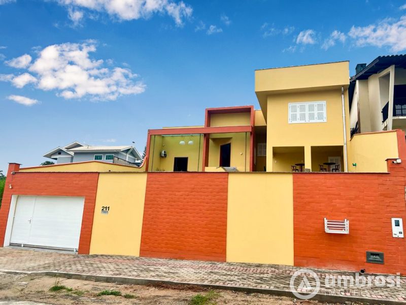 Casa alto padrão 03 suítes com piscina - Aceita permuta por apartamento 