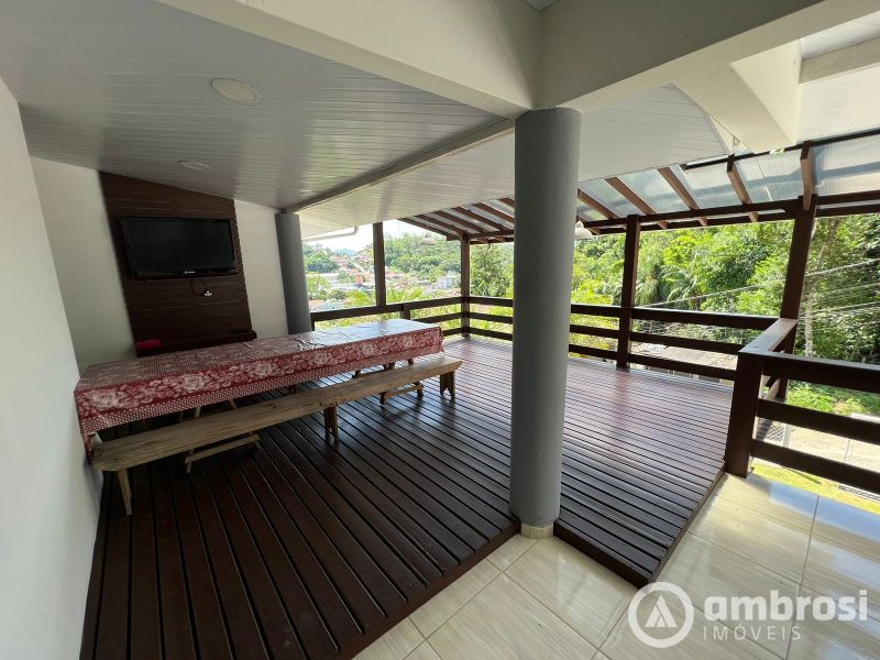 Excelente Casa Semi Mobiliada 