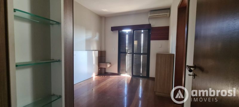 APTO 3 SUITES (sendo 1 master) + 01 Qto - Centro 