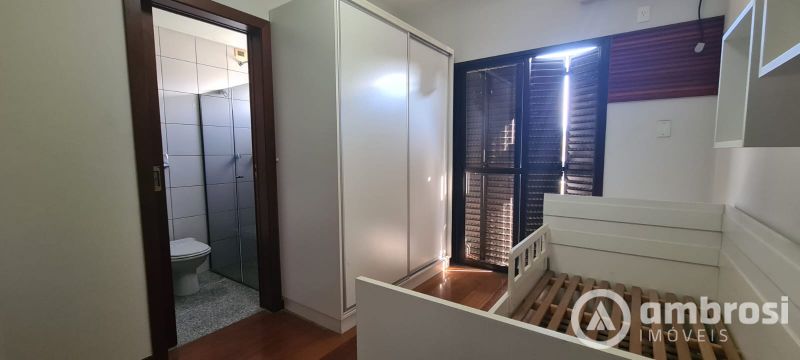 APTO 3 SUITES (sendo 1 master) + 01 Qto - Centro 