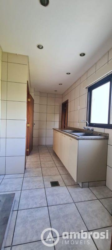 APTO 3 SUITES (sendo 1 master) + 01 Qto - Centro 
