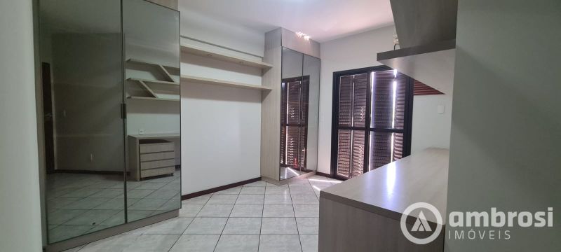APTO 3 SUITES (sendo 1 master) + 01 Qto - Centro 
