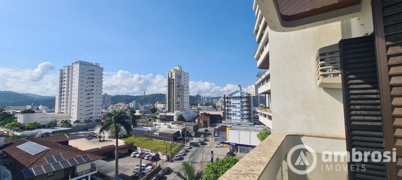 APTO 3 SUITES (sendo 1 master) + 01 Qto - Centro 