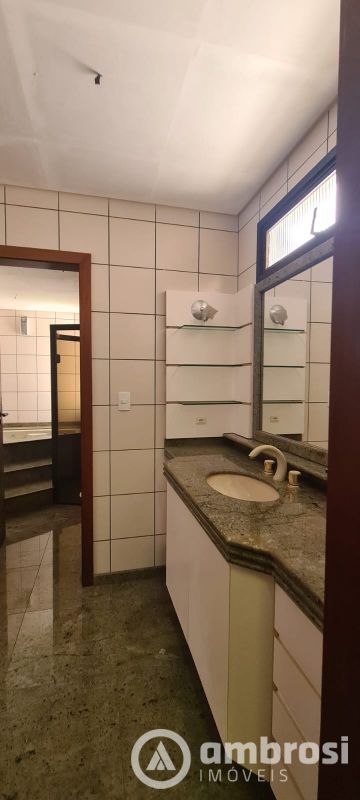APTO 3 SUITES (sendo 1 master) + 01 Qto - Centro 