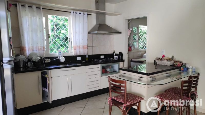 DUAS CASAS NO MESMO TERRENO - BAIRRO AGUAS CLARAS - SEMI MOBILIADA  (FUNDOS) 