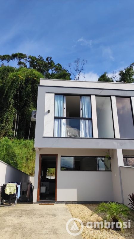 CASA 2 SUITES - SEMI MOBILIADA - BAIRRO GUARANI 