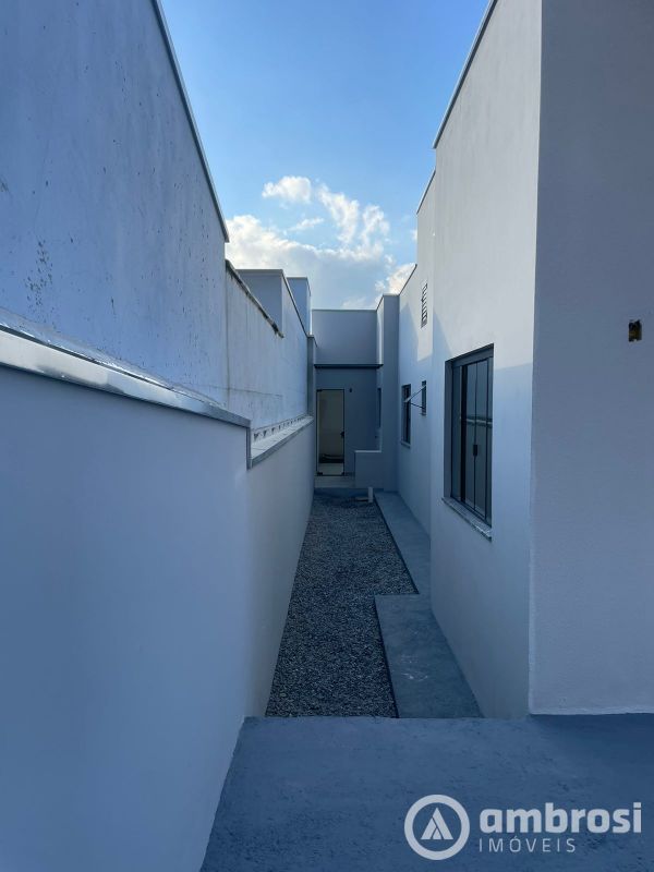 Casa com 3 Dormitórios - Construção Nova