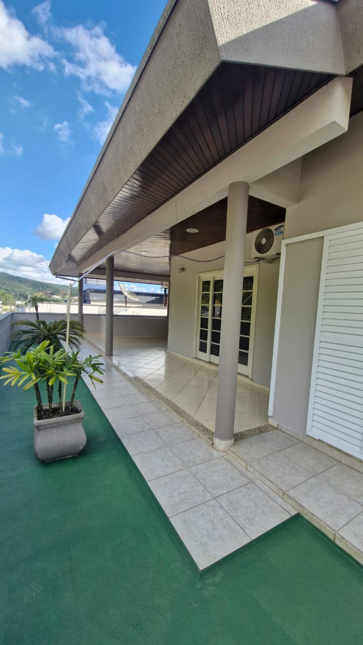 CASA  SEMI MOBILIADA  01 SUITE + 02 QTOS -   Dom Joaquim
