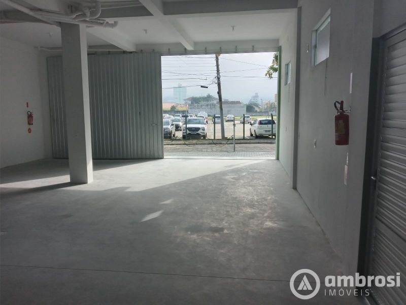 SALA COMERCIAL COM ÁREA DE 120M2 - SÃO LUIZ - BRUSQUE 