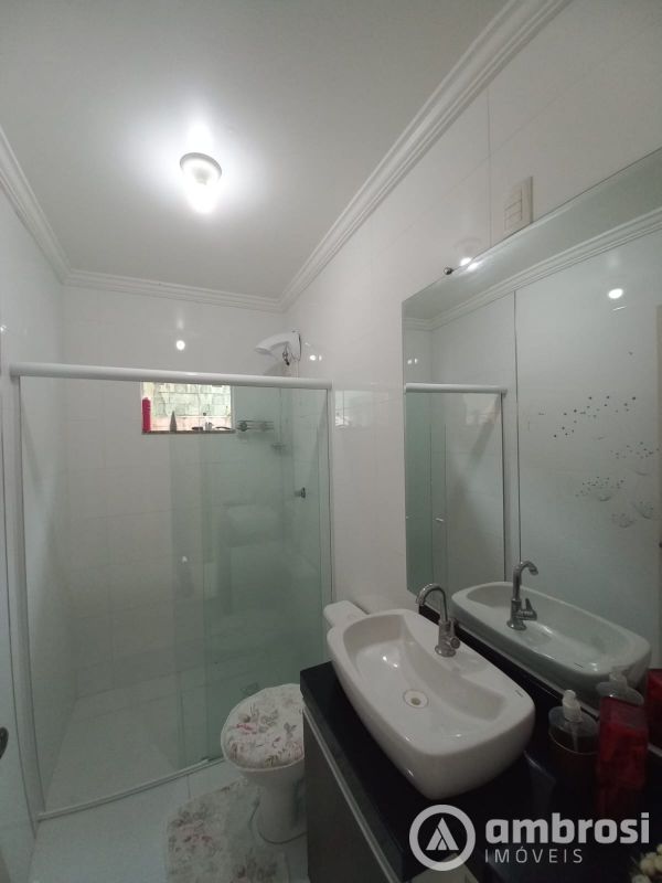 CASA 01 SUÍTE + 02 QUARTOS - LIMOEIRO - BRUSQUE - OBS: CASA SEM OS MOVEIS