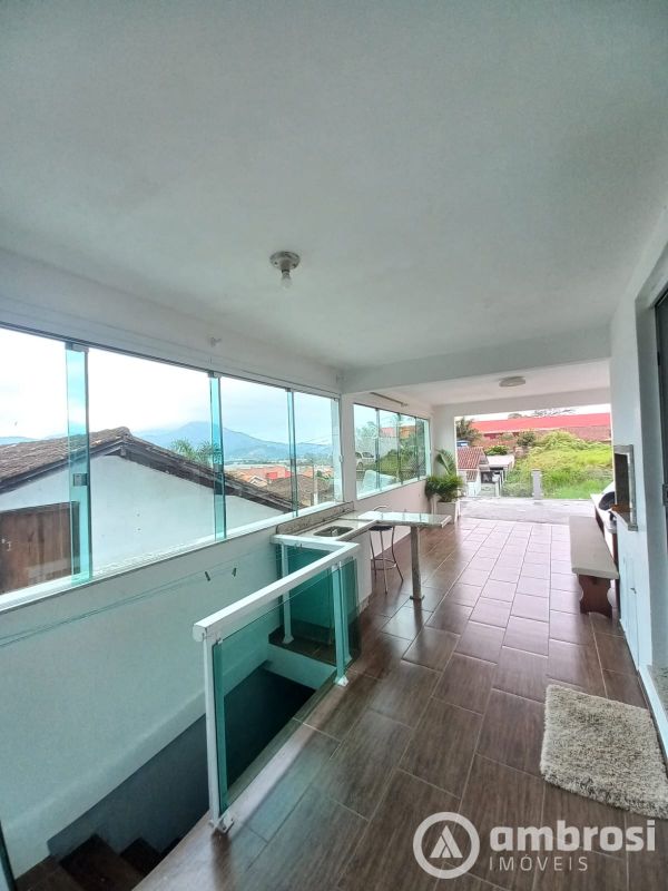 CASA 01 SUÍTE + 02 QUARTOS - LIMOEIRO - BRUSQUE - OBS: CASA SEM OS MOVEIS
