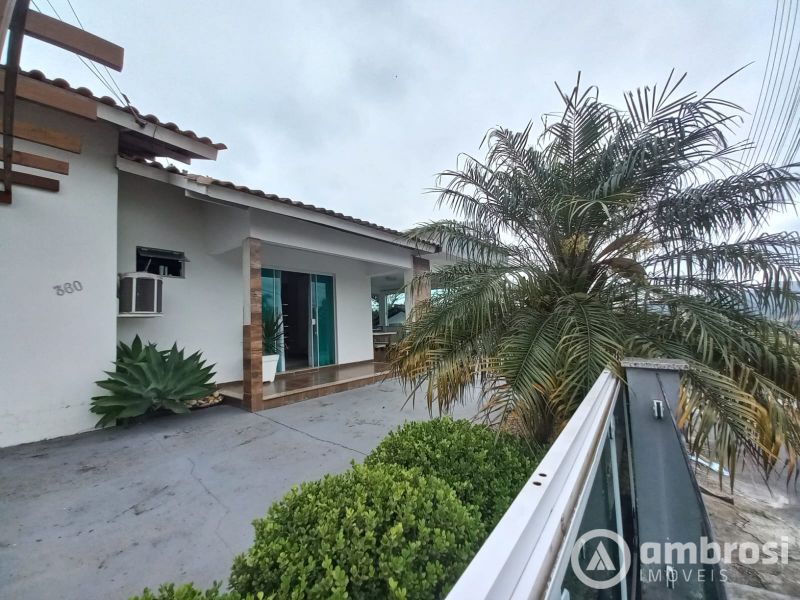CASA 01 SUÍTE + 02 QUARTOS - LIMOEIRO - BRUSQUE - OBS: CASA SEM OS MOVEIS