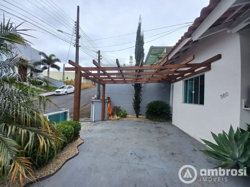 CASA 01 SUÍTE + 02 QUARTOS - LIMOEIRO - BRUSQUE - OBS: CASA SEM OS MOVEIS