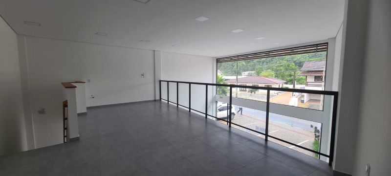 SALA COMERCIAL COM ÁREA DE 140M2 - DOM JOAQUIM - BRUSQUE 