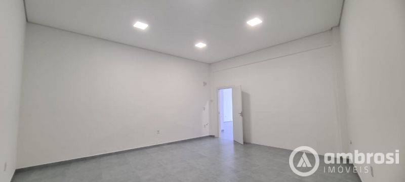 SALA COMERCIAL COM ÁREA DE 140M2 - DOM JOAQUIM - BRUSQUE 