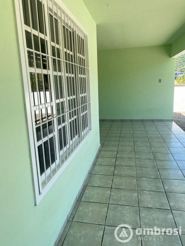 CASA 01 SUÍTE + 02 QTOS - BATEAS - BRUSQUE
