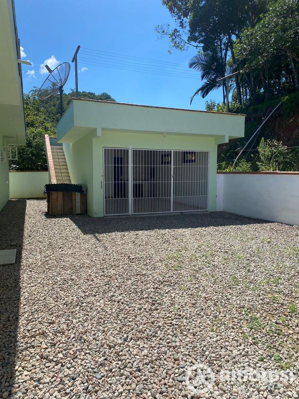 CASA 01 SUÍTE + 02 QTOS - BATEAS - BRUSQUE