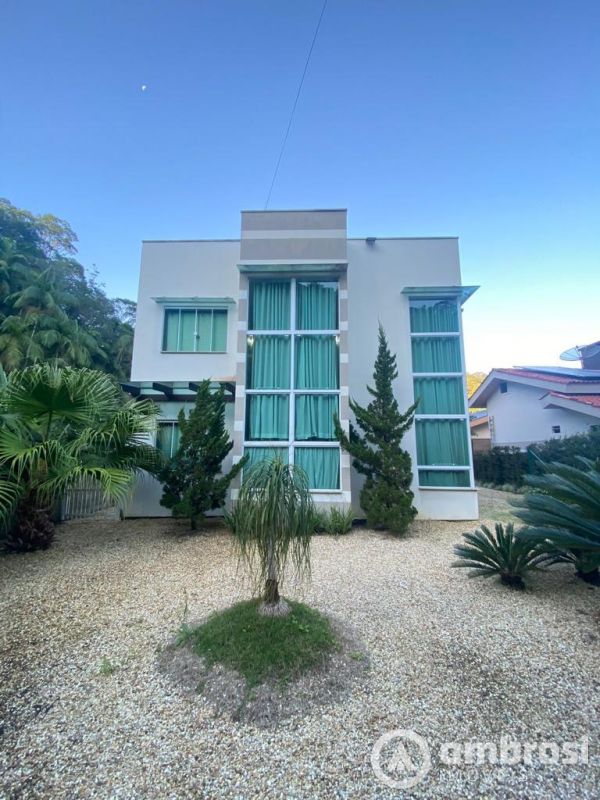 Casa de 4 quartos, 350m² no bairro São Pedro, em Guabiruba | Eu Corretor