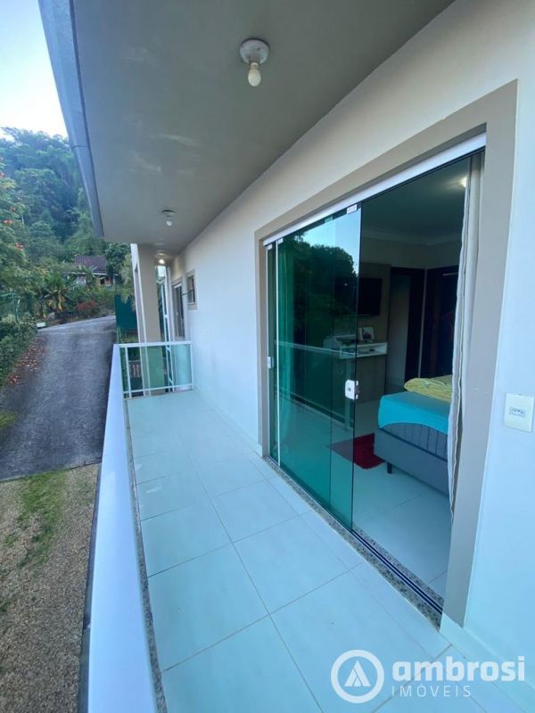 Casa com 1 suite+ 3 quartos mobiliada completa - Guabiruba