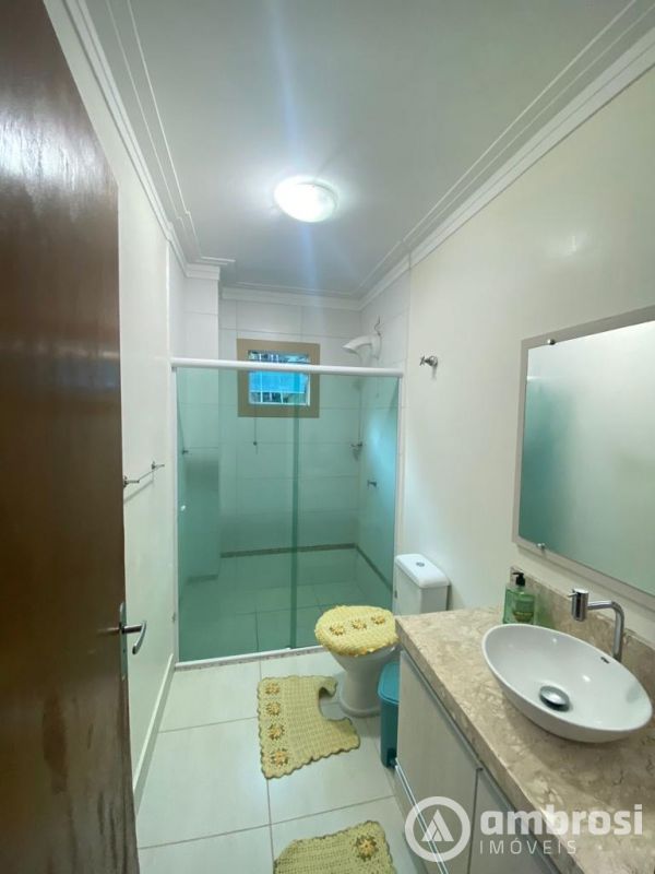 Casa com 1 suite+ 3 quartos mobiliada completa - Guabiruba