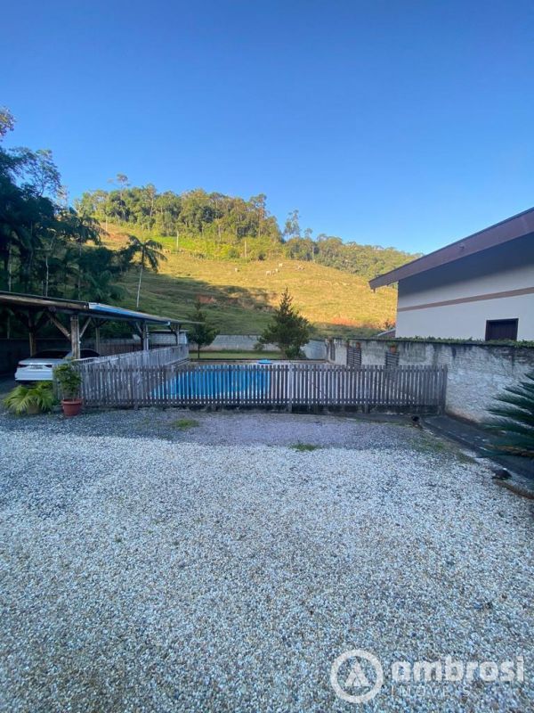 Casa de 4 quartos, 350m² no bairro São Pedro, em Guabiruba | Eu Corretor