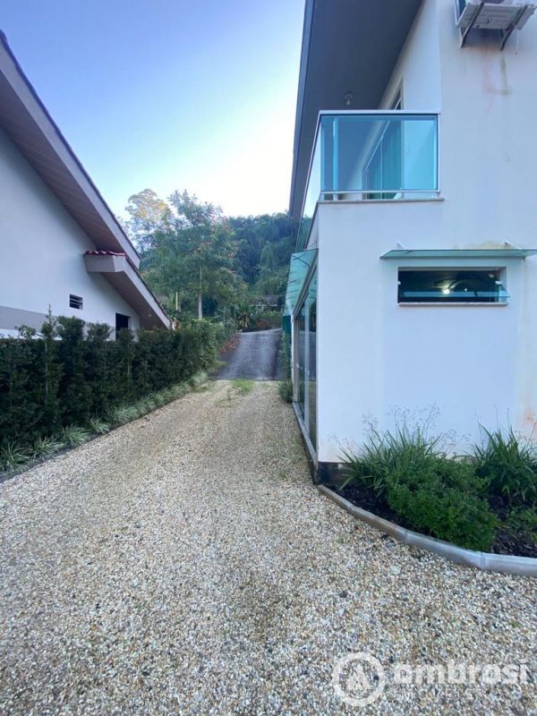 Casa com 1 suite+ 3 quartos mobiliada completa - Guabiruba