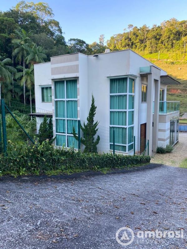 Casa de 4 quartos, 350m² no bairro São Pedro, em Guabiruba | Eu Corretor
