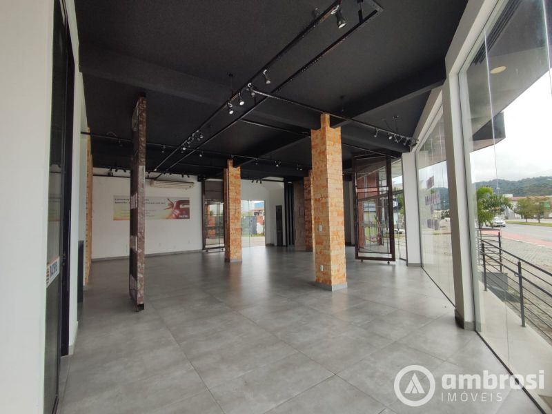 SALA COMERCIAL TÉRREA -165m² + ESTACIONAMENTO 580m².