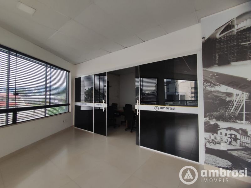 SALA COMERCIAL  -165m² - PISO SUPERIOR