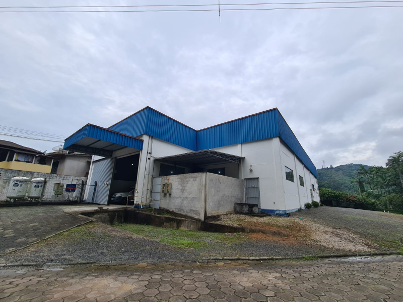 GALPÃO - PROXIMO AO PORTAL DE BRUSQUE/GUABIRUBA - 640,00  M2