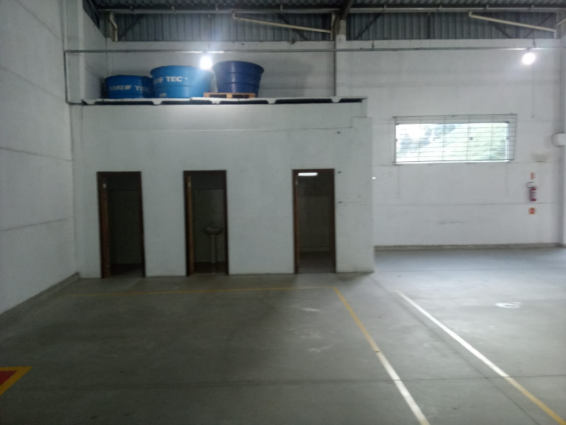 GALPÃO - PROXIMO AO PORTAL DE BRUSQUE/GUABIRUBA - 640,00  M2