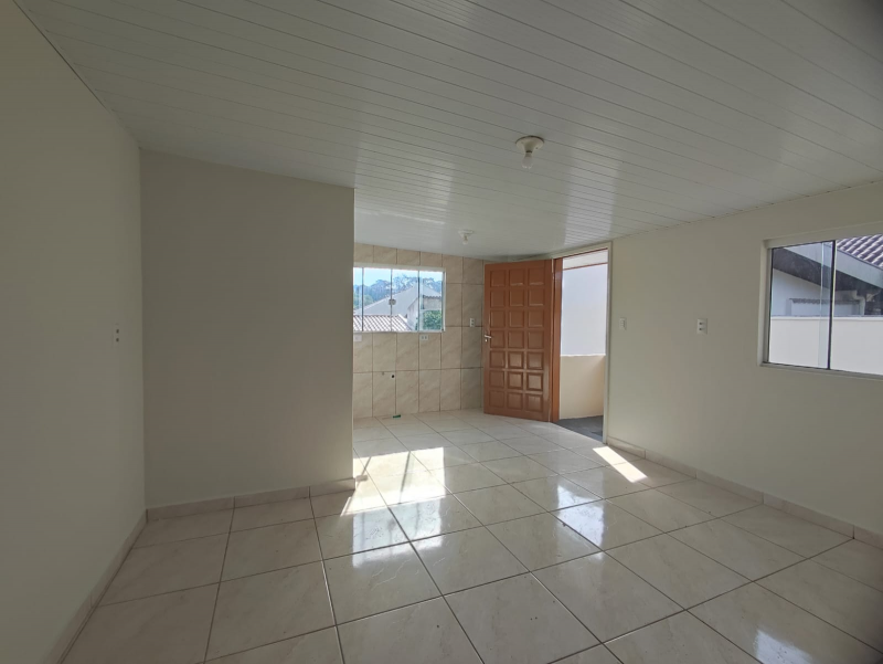 CASA 01 SUITE + 02 QTOS + APTO 1 QTO  - BAIRRO MALUCHE