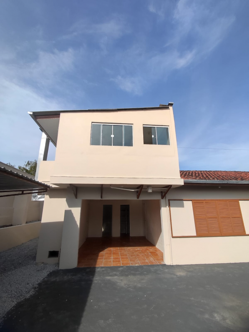 CASA 01 SUITE + 02 QTOS + APTO 1 QTO  - BAIRRO MALUCHE