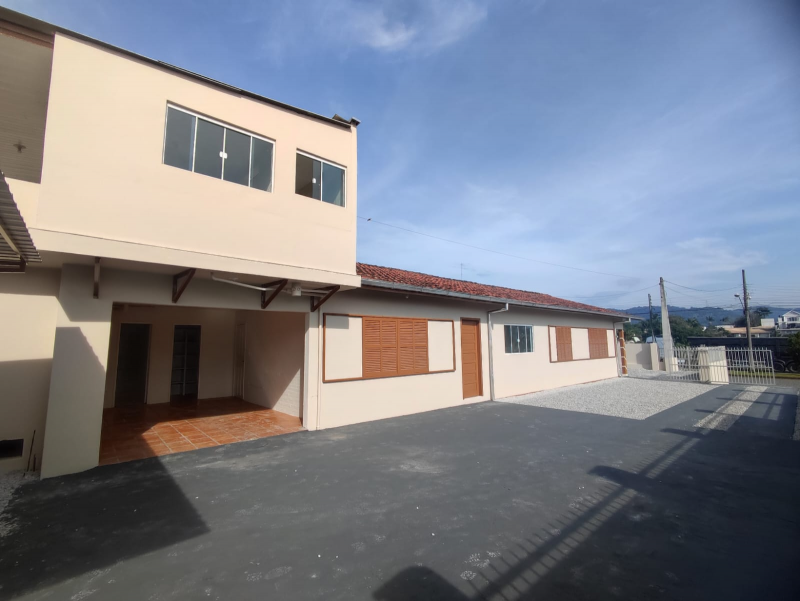 CASA 01 SUITE + 02 QTOS + APTO 1 QTO  - BAIRRO MALUCHE