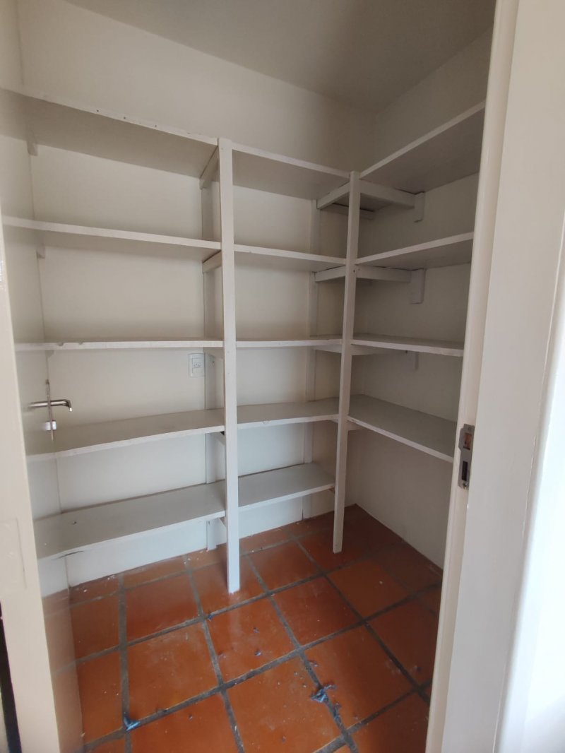 CASA 01 SUITE + 02 QTOS + APTO 1 QTO  - BAIRRO MALUCHE