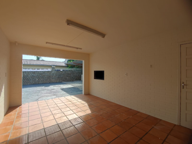 CASA 01 SUITE + 02 QTOS + APTO 1 QTO  - BAIRRO MALUCHE