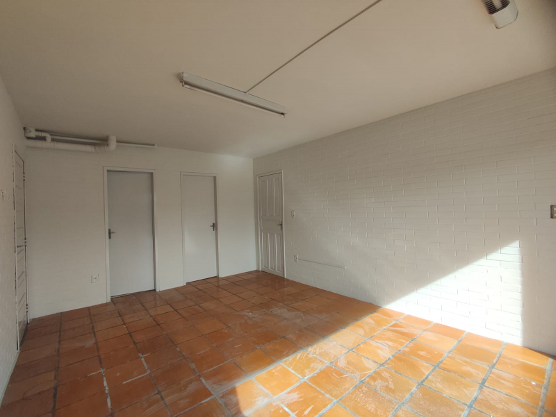 CASA 01 SUITE + 02 QTOS + APTO 1 QTO  - BAIRRO MALUCHE