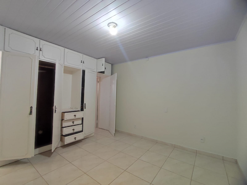 CASA 01 SUITE + 02 QTOS + APTO 1 QTO  - BAIRRO MALUCHE