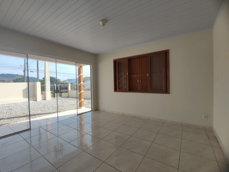 CASA 01 SUITE + 02 QTOS + APTO 1 QTO  - BAIRRO MALUCHE