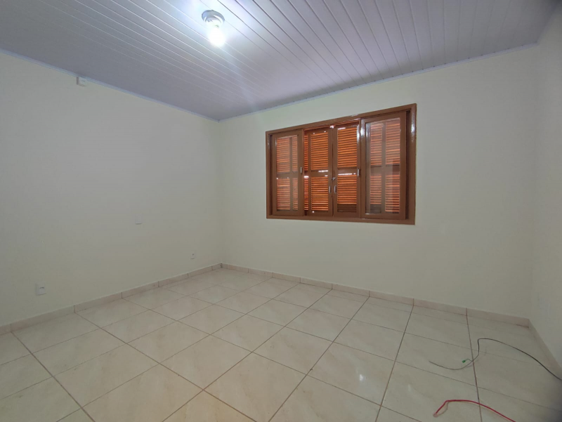 CASA 01 SUITE + 02 QTOS + APTO 1 QTO  - BAIRRO MALUCHE