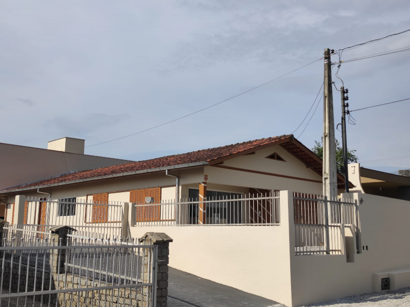 CASA 01 SUITE + 02 QTOS + APTO 1 QTO  - BAIRRO MALUCHE