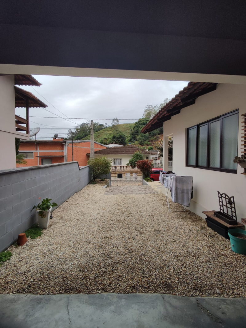 CASA 03 QTOS - BAIRRO SANTA RITA  - SEMI MOBILIADA