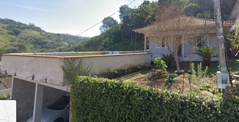 CASA COM 1 SUITE + 2 QTOS - STEFFEN