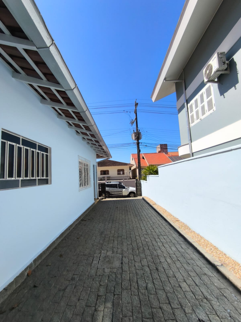 CASA 01 SUITE + 02 QTOS - JARDIM MALUCHE