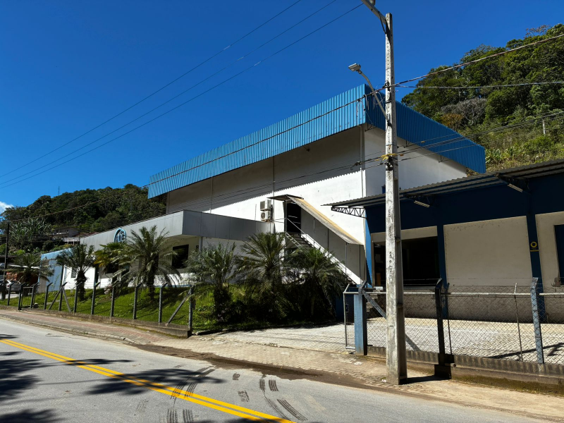 GALPÃO (  AREA 1.620,00 M2 ) -   BAIRRO AZAMBUJA