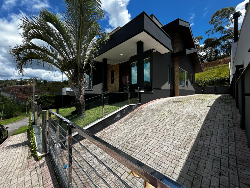 CASA 01 SUÍTE + 02 QUARTOS - SEMI MOBILIADA - GUABIRUBA