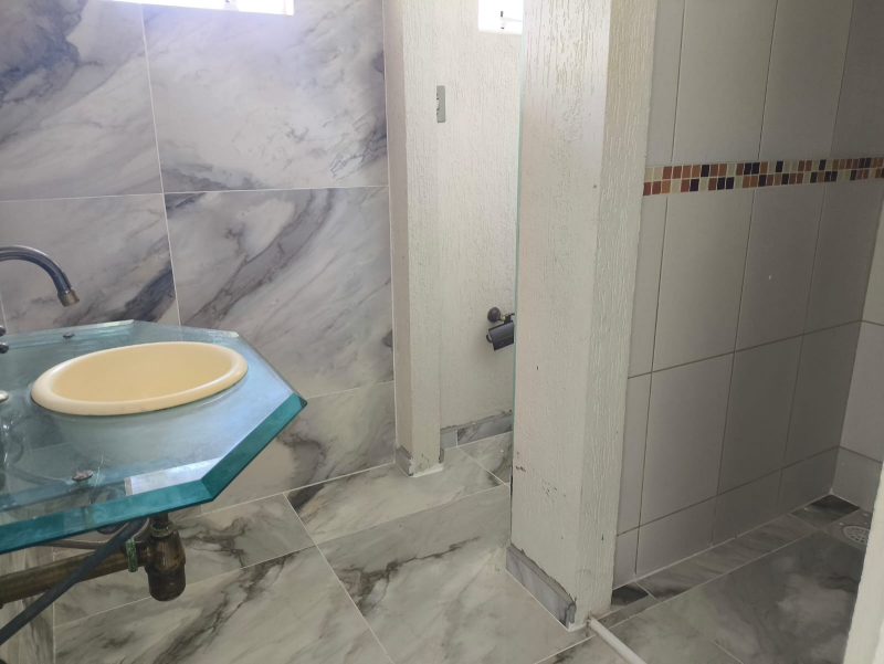 LINDA CASA COM PISCINA - BAIRRO   JARDIM MALUCHE  - SEMI MOBILIADA