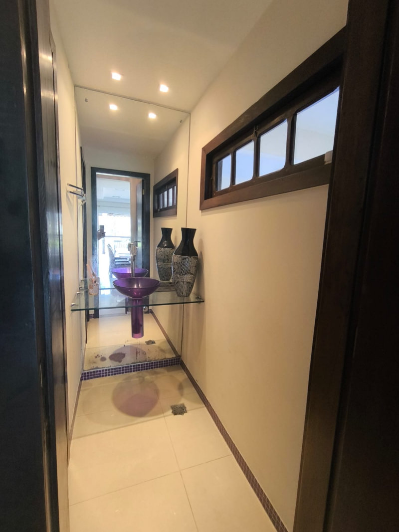 LINDA CASA COM PISCINA - BAIRRO   JARDIM MALUCHE  - SEMI MOBILIADA