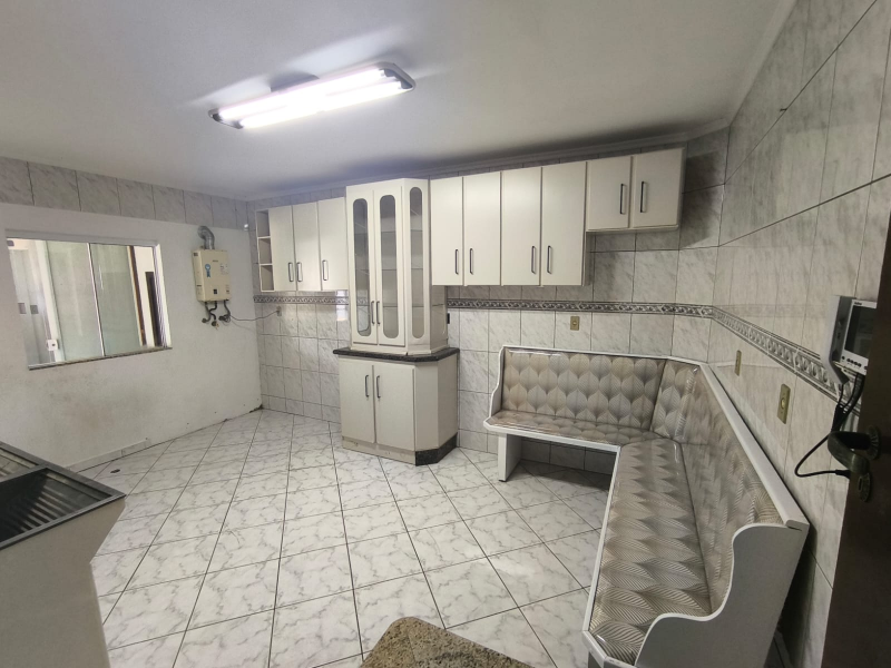 LINDA CASA COM PISCINA - BAIRRO   JARDIM MALUCHE  - SEMI MOBILIADA