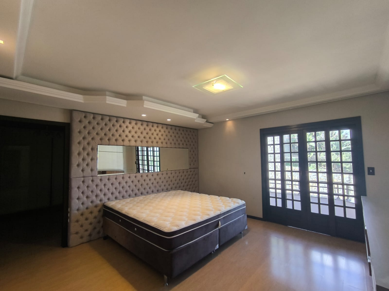 LINDA CASA COM PISCINA - BAIRRO   JARDIM MALUCHE  - SEMI MOBILIADA